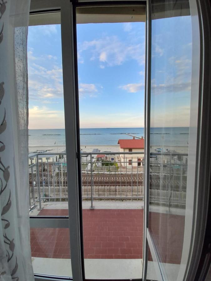 Appartamento Fronte Mare Falconara Marittima Εξωτερικό φωτογραφία